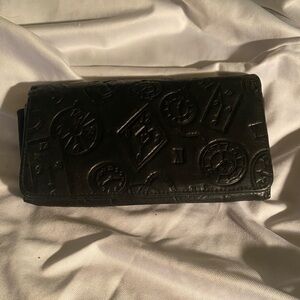 Women’s black Wilson’s wallet